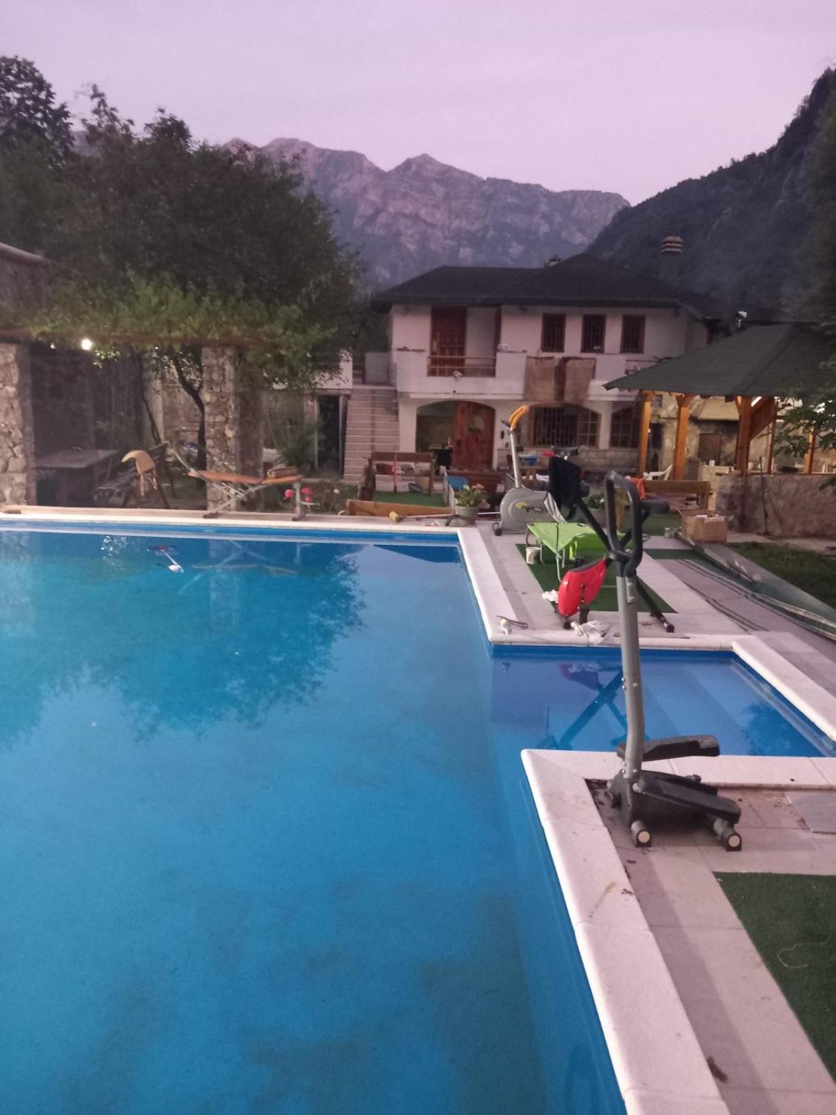 Villa Kuca Za Odmor Sa Bazenom Diva Grabovica Jablanica Exterior foto